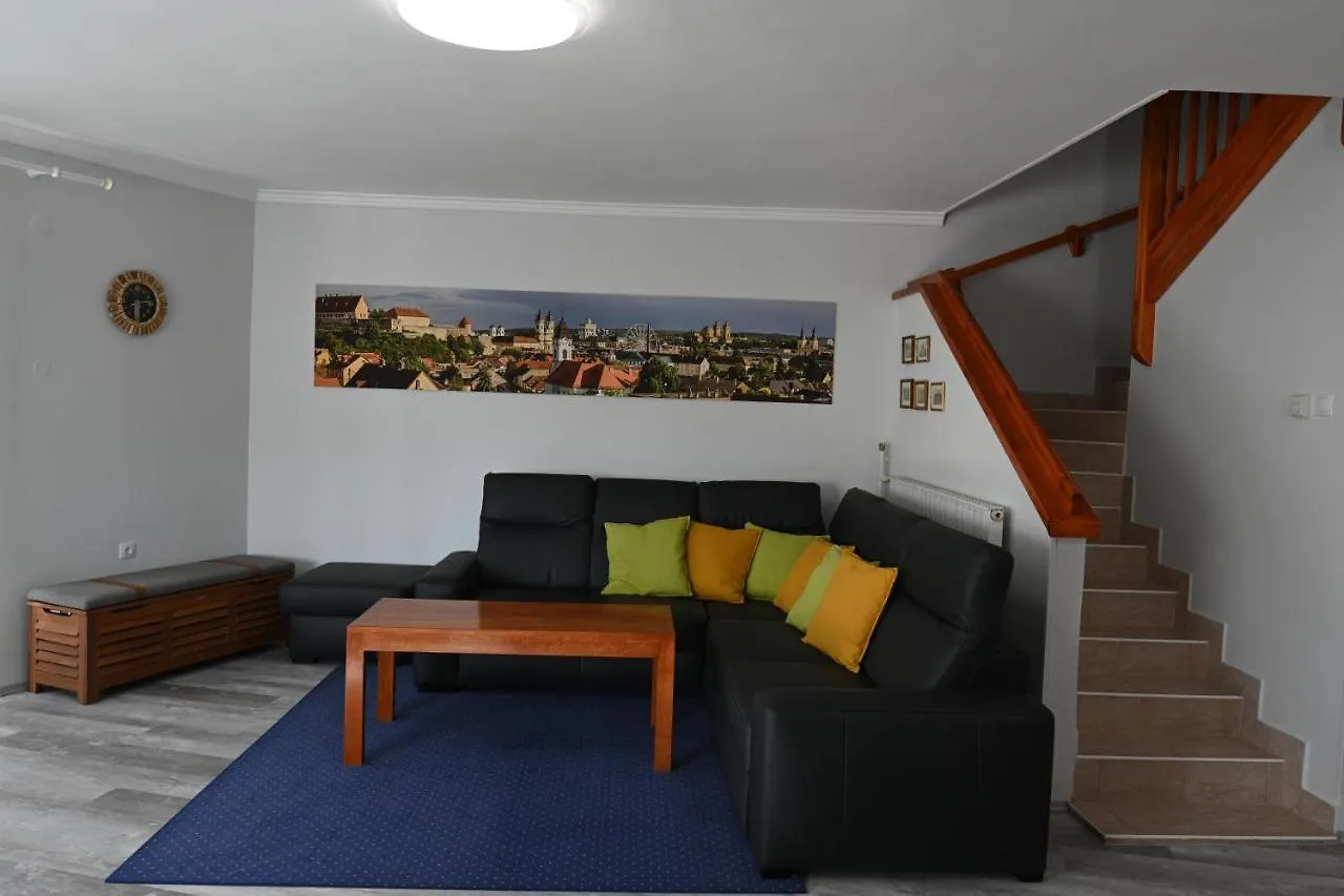 Borbarat Vendeghaz Holiday home Eger